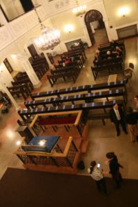 Członkowie i sympatycy GWŻ w Warszawie oczekujący na przybycie delegacji z Izraela.