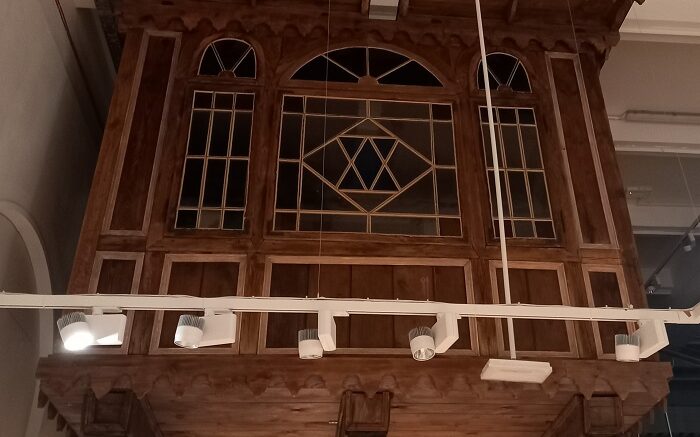 Kuczka z Płocka przymocowana do jednej ze ścian w Muzeum Etnograficznym