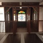 Kolorowe witraże w kuczce